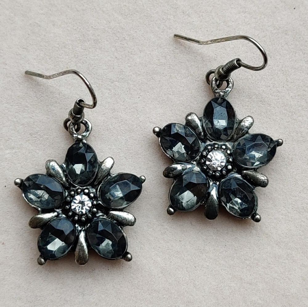 Vintage crystal flower earrings